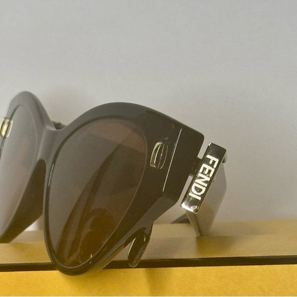 FENDI Brown Oversized Cat Eye UV Sunglasses Style FE400351 01E FENDI F logo NEW - Picture 6 of 14